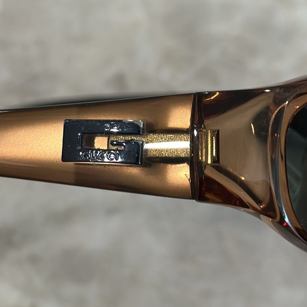 GUCCI Sunglasses - Picture 12 of 16